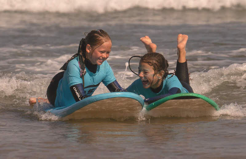 Kinder surfen