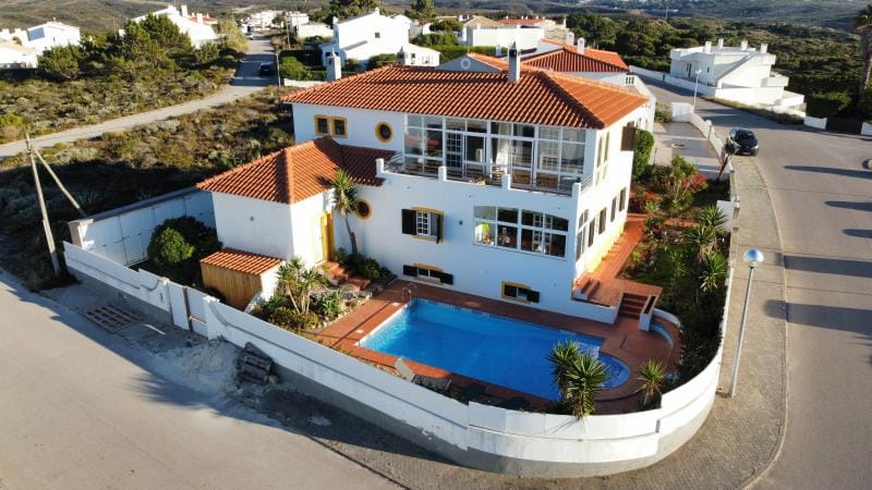 Surfhaus in Amoreira