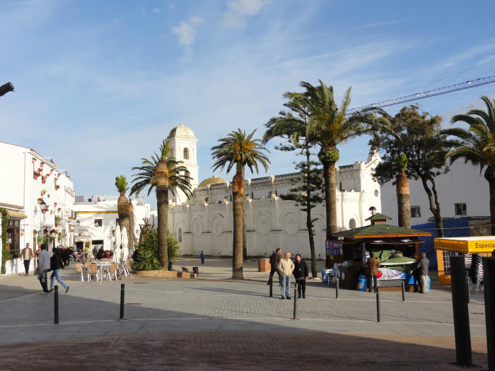 Platz vor Kirche in Conil